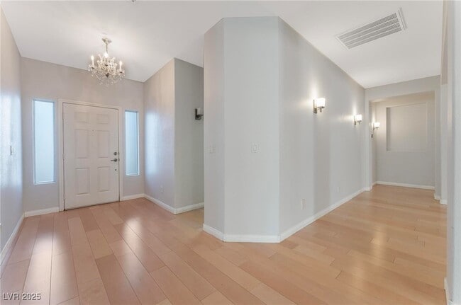 Building Photo - 2267 Alanhurst Dr