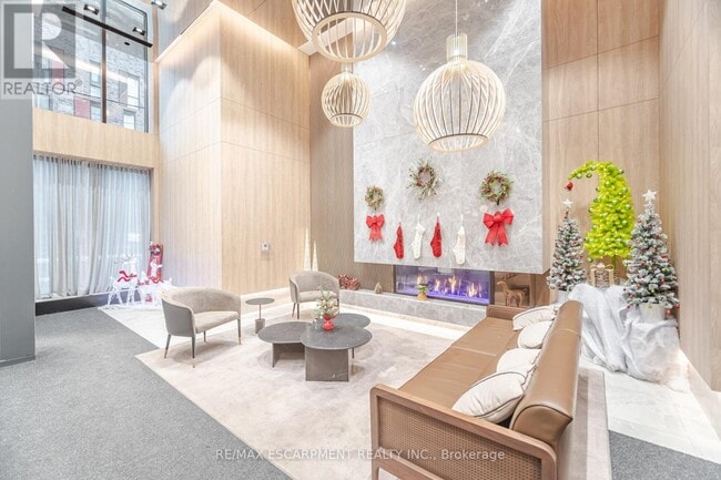 Photo du bâtiment - 252 Church St