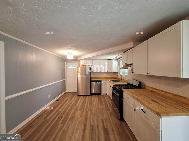 Building Photo - 6139 Lullwater Dr