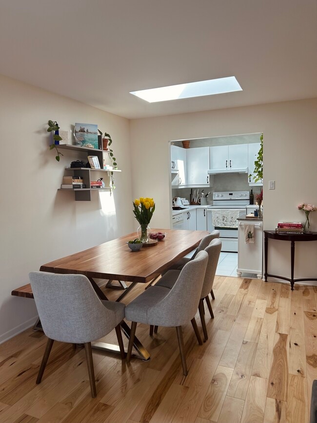 Photo du bâtiment - 4077 Av Des Érables