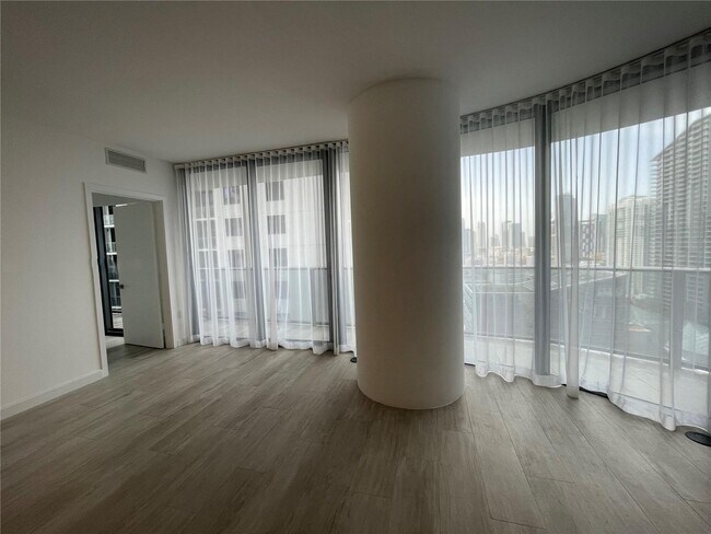 Foto del edificio - 55 SW 9th St