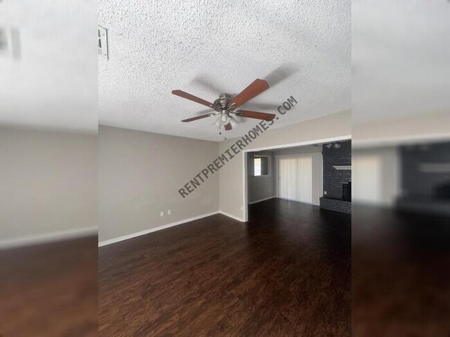 Foto del edificio - 9701 Willow Wind Dr