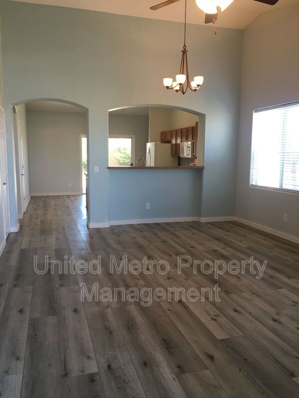 Foto del edificio - 7953 N Music Mountain Ln