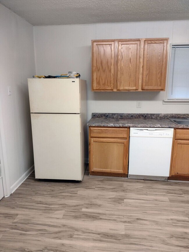 Foto del edificio - Spacious 4-Bedroom 2-Bath Home in Little R...