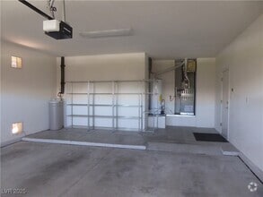 Building Photo - 2545 Youngdale Dr