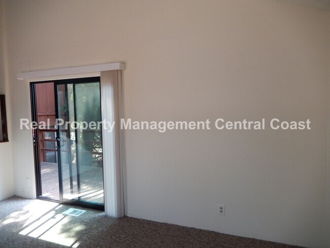 Building Photo - AVAILABLE AUGUST - 4 bedroom / 2.5 Bathroo...