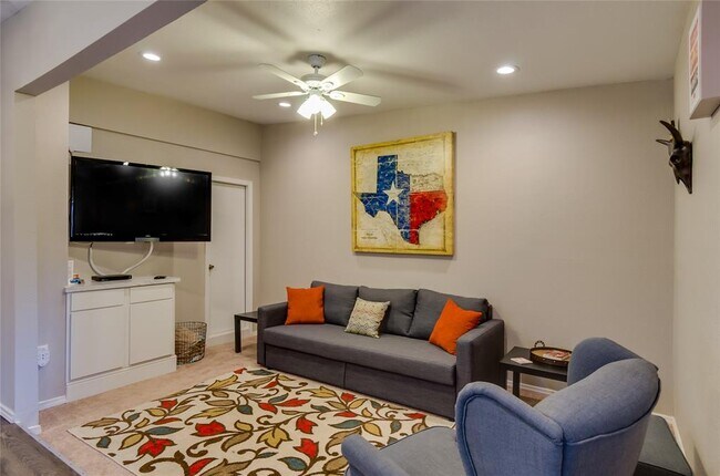 Foto del edificio - 1404 Forest Park Blvd