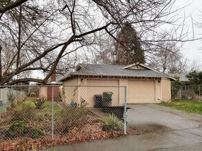 Building Photo - 4483-4485-4485 Campbell Dr SE