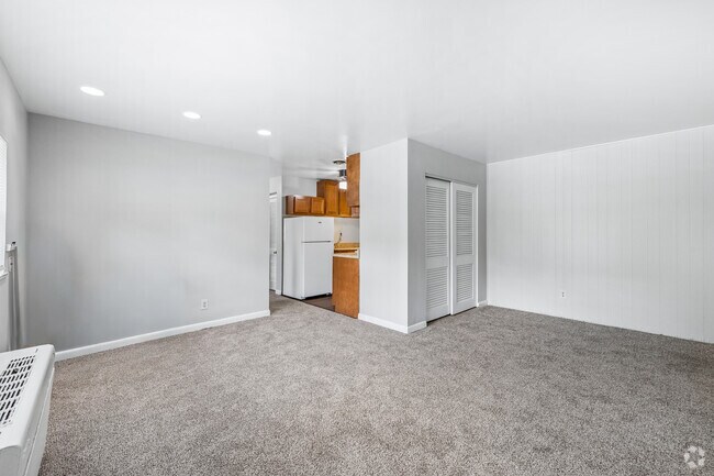 2BR, 1BA - 850SF - Living Room - College Crest