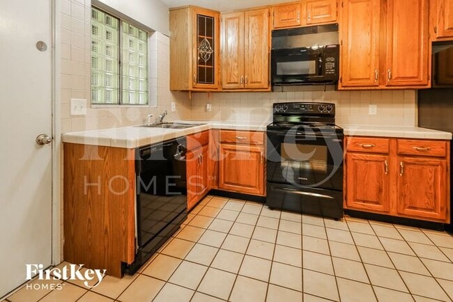 Building Photo - 665 Pimlico Dr