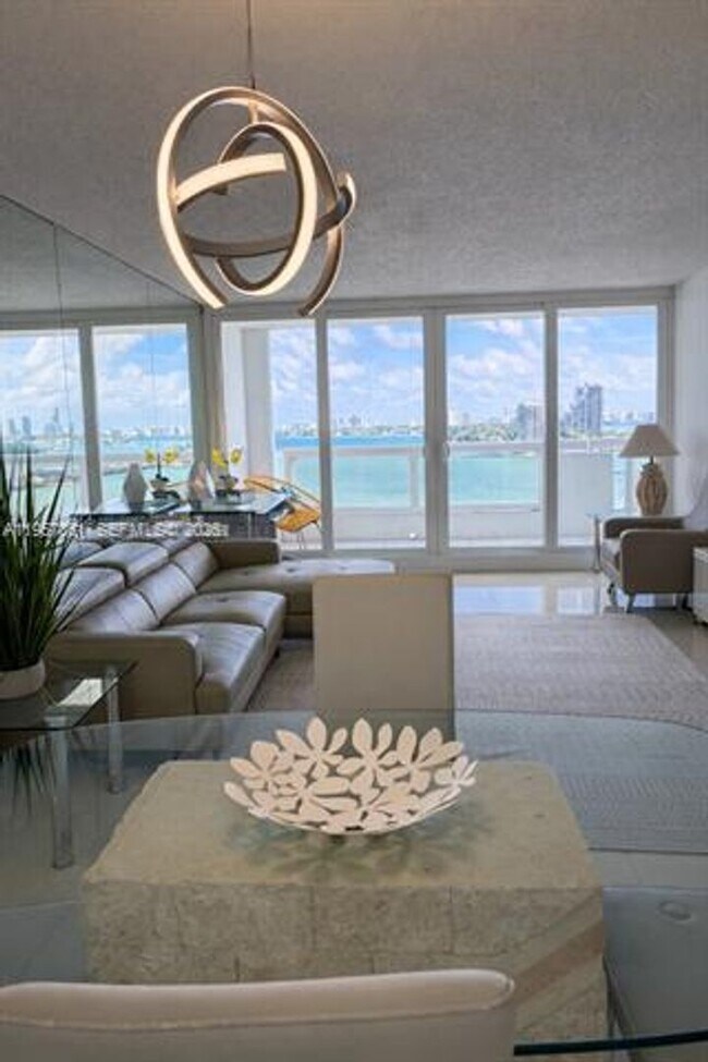 Foto del edificio - 1717 N Bayshore Dr