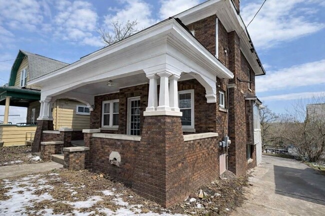 Building Photo - 331 Logan Ave