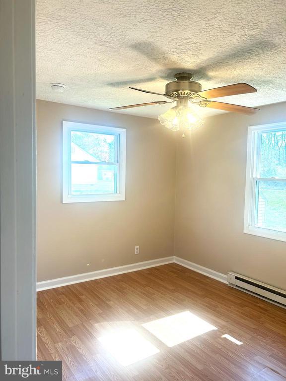 Building Photo - 90 Charles Way