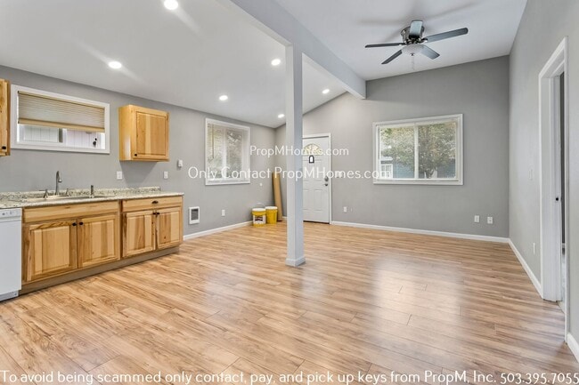 Building Photo - Beautiful Oasis in Vibrant Lents District!...
