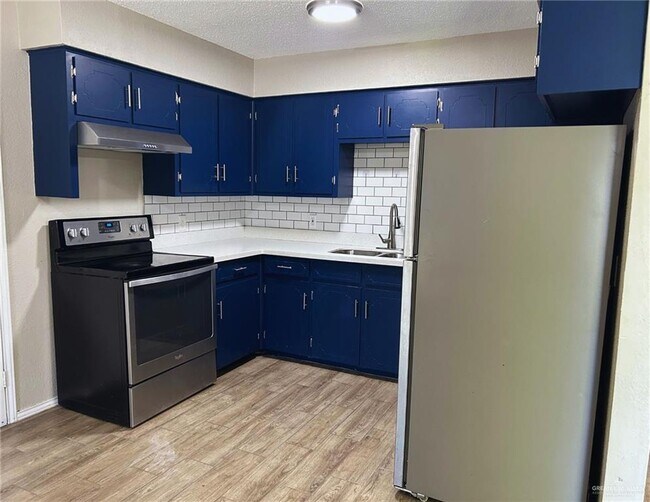 Foto del edificio - 3300 Tyler Ave