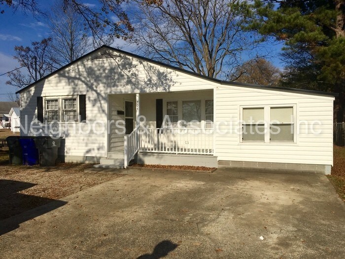 704 W Main St, Benson, NC 27504 House Rental in Benson, NC