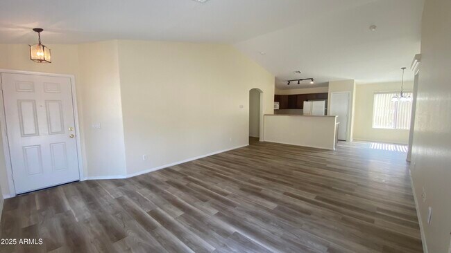 Foto del edificio - 23718 Chambers St