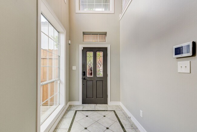 Foto del edificio - 3 bed, 3/1 bath updated townhome in the he...