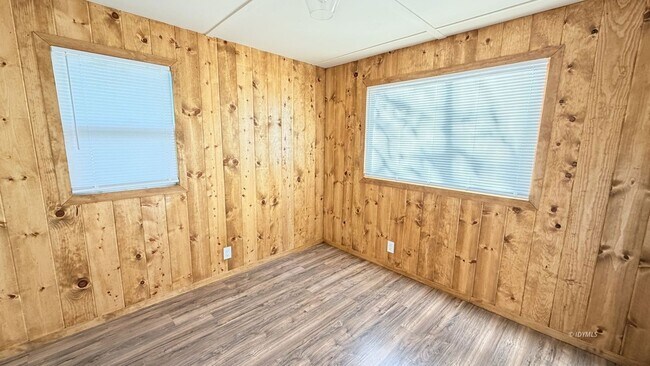 Foto del edificio - 54365 Pine Crest Ave