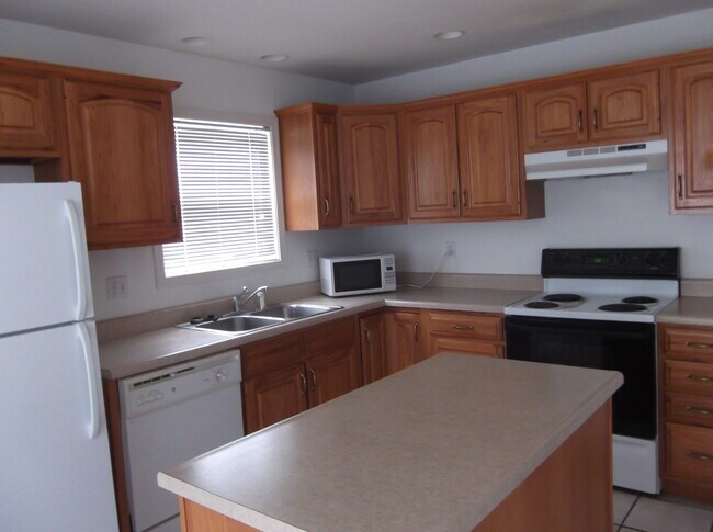 Building Photo - 3912 Balmoral Dr