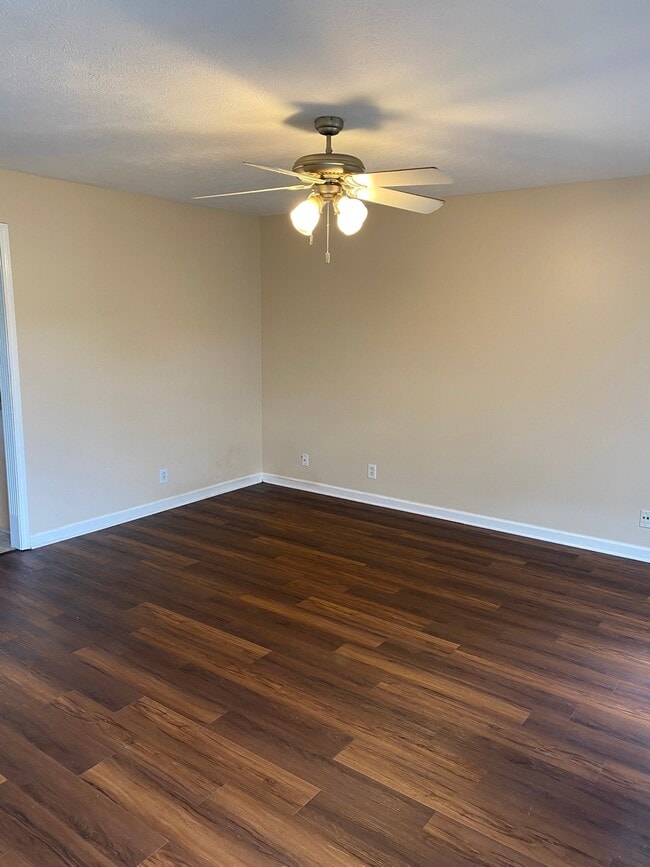 Building Photo - 623 Legacy Dr