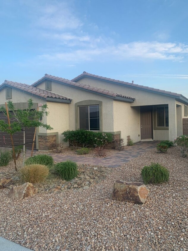 Foto principal - Billbray Ranch 4 Bdrm Single Family Home w...