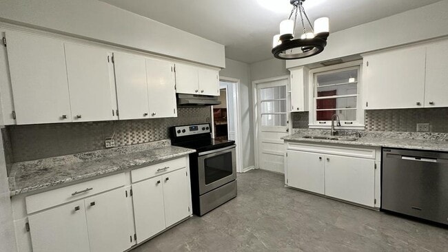Building Photo - 2766 N Barksdale Dr
