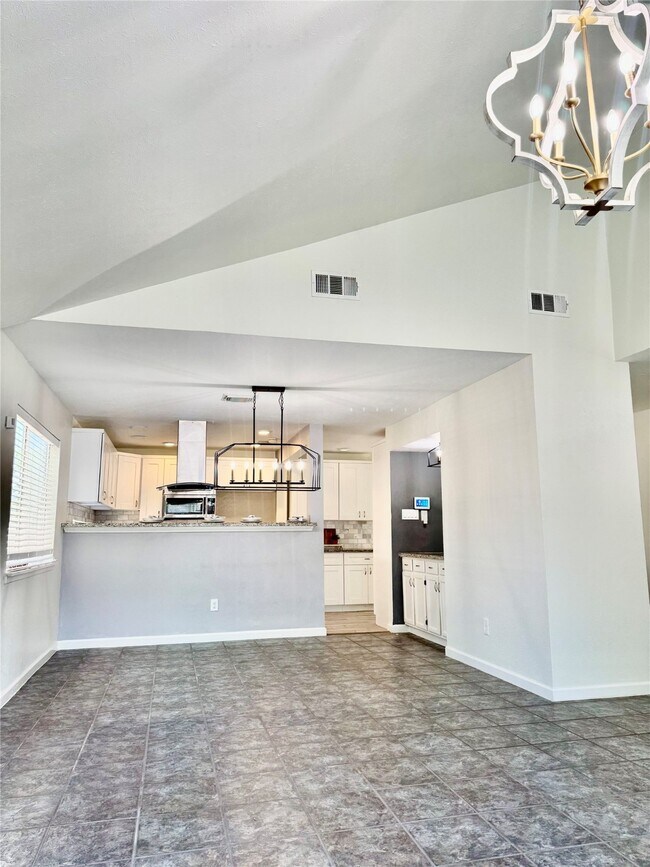 Building Photo - 2206 Sunset Trail