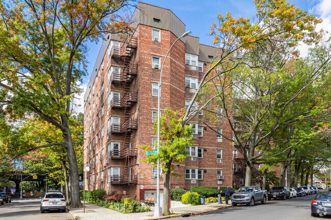 Building Photo - 6692 Selfridge St
