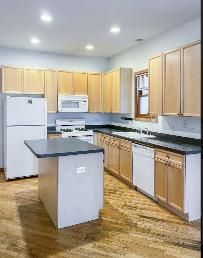 Foto principal - 2735 N Wayne Ave