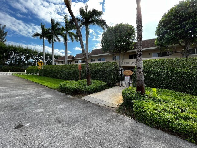 Building Photo - 14500 SW 88th Ave