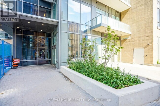 Building Photo - 56 Forest Manor Rd