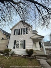 Building Photo - 3950 Woodhaven Dr