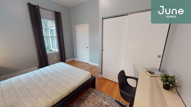 Building Photo - Queen room in 4-bed/2.0-bath Home
