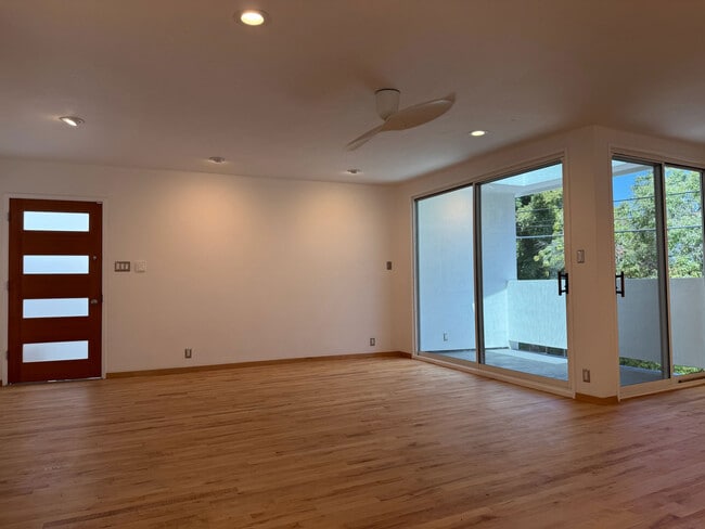 Foto del edificio - 8863 Lookout Mountain Ave