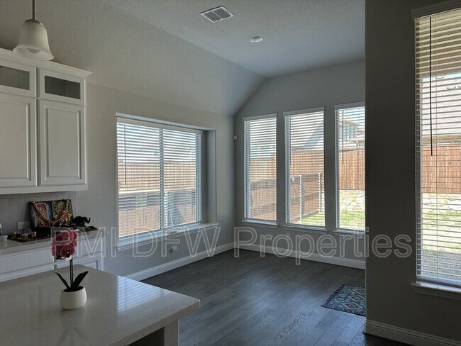 Building Photo - 2222 McMullin Dr