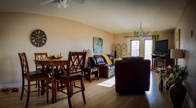 Building Photo - 715 & 735 Laurier Street