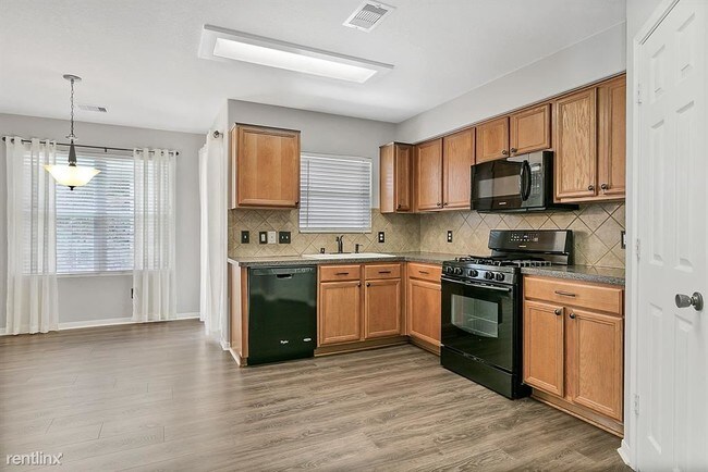 Building Photo - 3 br, 2 bath House - 2331