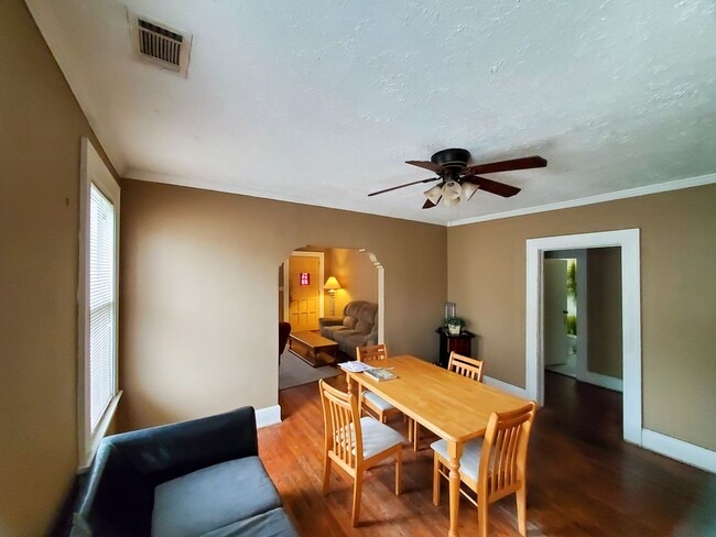 Building Photo - 2120 DeLesseps Ave