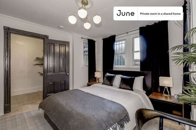 Building Photo - Room in Shared 3 bed/2 bath home in Capitol Hill