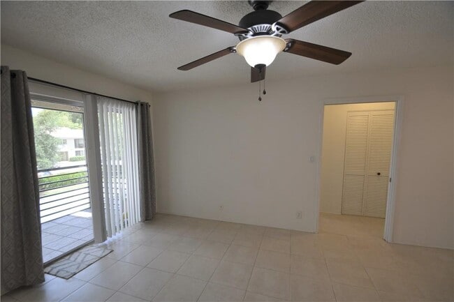 Building Photo - 105 Gardens Dr