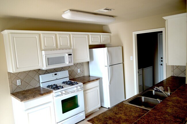 Foto del edificio - 3305 Winding River Trail