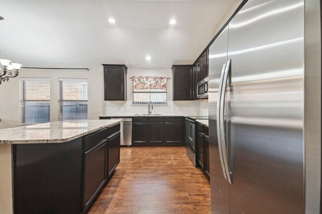 Building Photo - 4 Bedroom Single Family in Crossroads