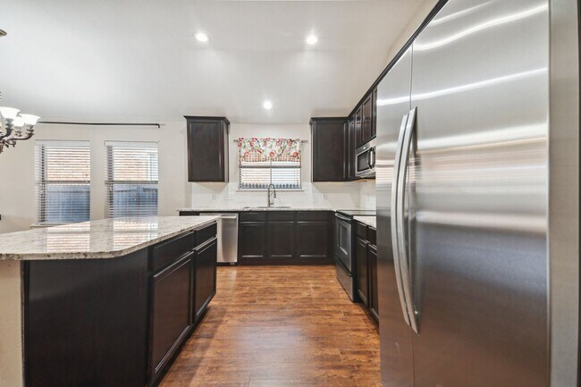 Foto del edificio - 4 Bedroom Single Family in Crossroads