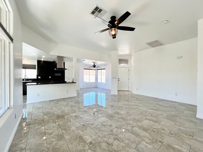 Foto del edificio - FULLY RENOVATED 3BD/2BA SINGLE STORY HOME ...