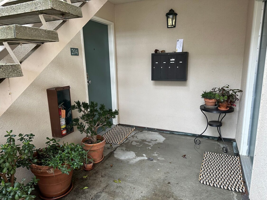 Primary Photo - EPIC REA - 1 BR/1 BA Condo w/1 Pkg and Ame...