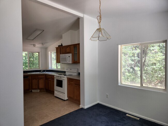 Building Photo - 260 Estabrook Ln