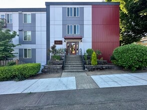 Building Photo - 3661 Phinney Ave N