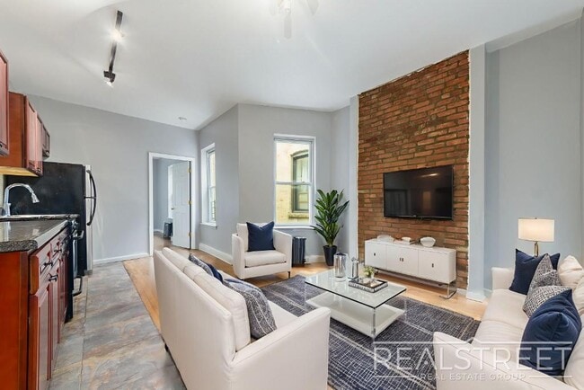 Building Photo - 2 BR in Crown Heights!