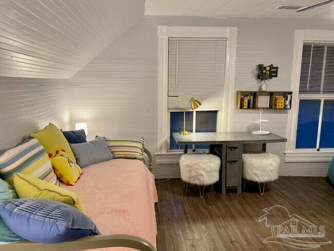 Foto del edificio - 1523 E Moreno St